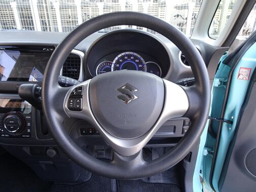 【純正ステアリング】手にしっかり馴染みとても運転しやすいハンドルです♪高級感もにじみ出ております