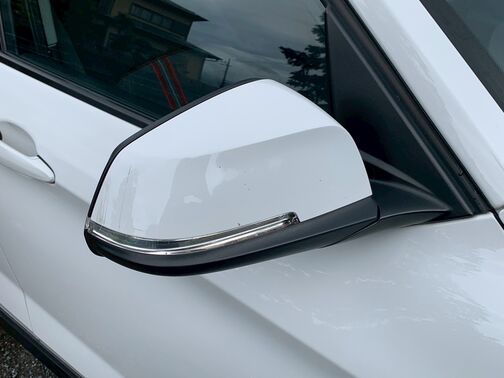 【友達追加の方法②】車両画像の2枚目のQRコードをLINEで読み込んで友達追加できます。
