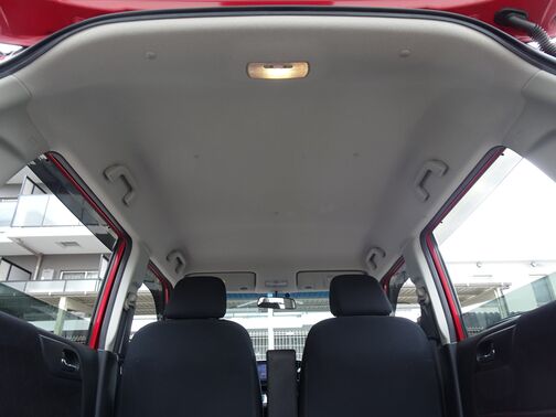 【天井】シミや垂れ、タバコ焦げなどございません。キレイな状態が保たれており、ご納車前にさらに丁寧にクリーニングさせて頂きます