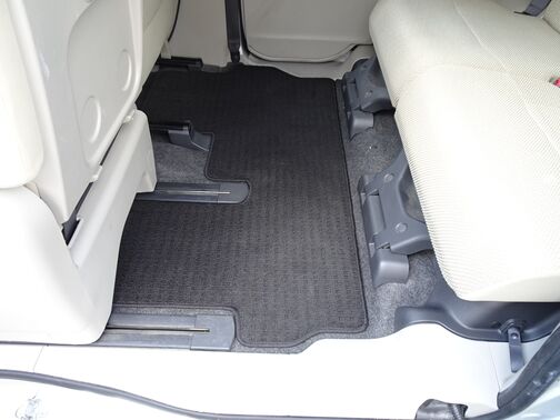 【フロアマット】フロアマットもキレイな状態となっております♪ご納車前にも徹底的に洗浄・掃除した後ご納車させて頂きます