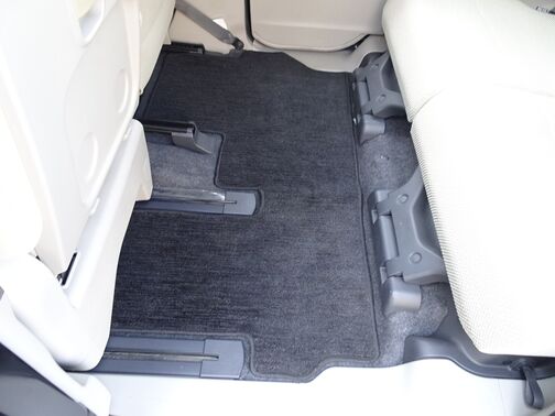 【フロアマット】フロアマットもキレイな状態となっております♪ご納車前にも徹底的に洗浄・掃除した後ご納車させて頂きます