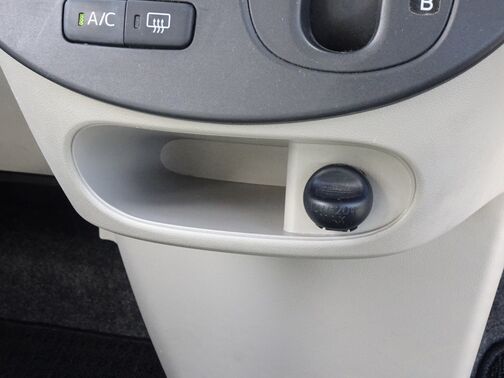 １２Vの電源ソケットは使いやすい場所に装備されています