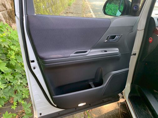 【お車探し】お客様のご要望に応じて、仕入れのプロがお客様と一緒にご希望のお車をお探しさせて頂くサービスをご提供しています。ご遠慮なくお申し出ください。