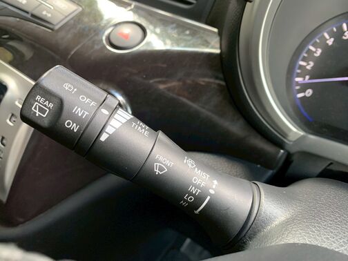 【お車探し】お客様のご要望に応じて、仕入れのプロがお客様と一緒にご希望のお車をお探しさせて頂くサービスをご提供しています。ご遠慮なくお申し出ください。