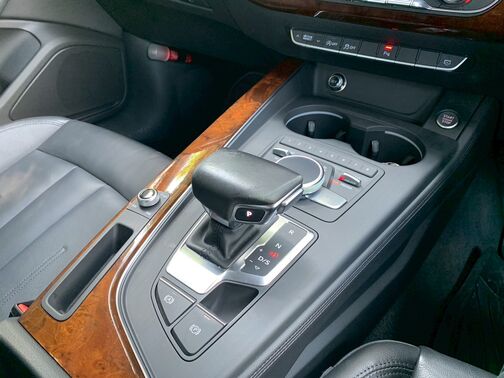 【お車探し】お客様のご要望に応じて、仕入れのプロがお客様と一緒にご希望のお車をお探しさせて頂くサービスをご提供しています。ご遠慮なくお申し出ください。