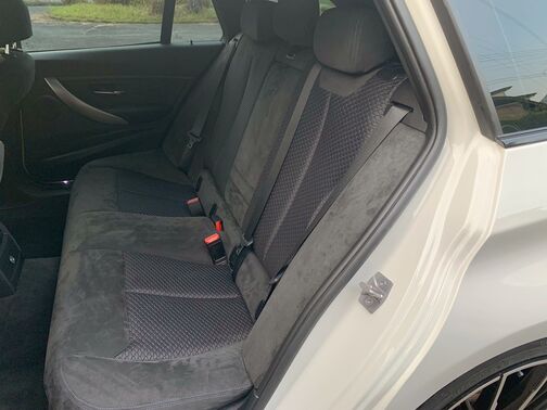 【友達追加の方法②】車両画像の2枚目のQRコードをLINEで読み込んで友達追加できます。