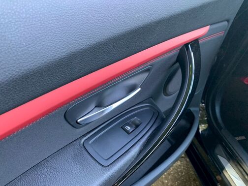 【友達追加の方法②】車両画像の2枚目のQRコードをLINEで読み込んで友達追加できます。