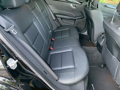 【友達追加の方法②】車両画像の2枚目のQRコードをLINEで読み込んで友達追加できます。