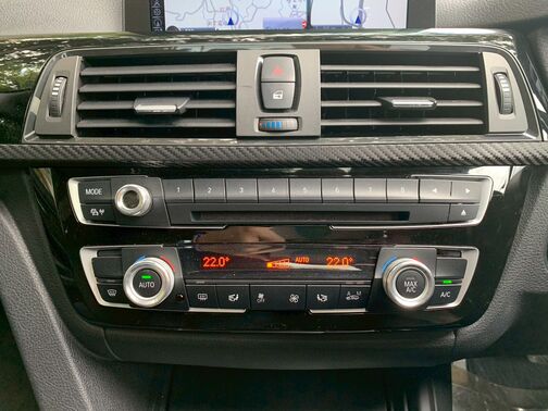 【お車探し】お客様のご要望に応じて、仕入れのプロがお客様と一緒にご希望のお車をお探しさせて頂くサービスをご提供しています。ご遠慮なくお申し出ください。