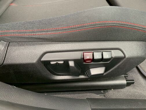 【友達追加の方法②】車両画像の2枚目のQRコードをLINEで読み込んで友達追加できます。