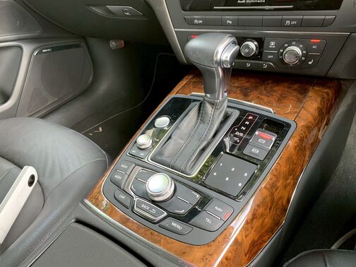 【安心】納車後のトラブルが発生しても、当社独自の保証サービスにご加入頂ければ修理ができるので、安心してお乗りいただくことができます。