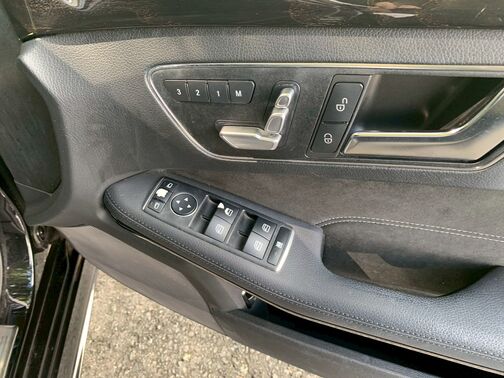 【お車探し】お客様のご要望に応じて、仕入れのプロがお客様と一緒にご希望のお車をお探しさせて頂くサービスをご提供しています。ご遠慮なくお申し出ください。