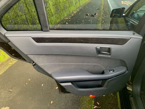 【友達追加の方法①】LINEで「@391tycna」を検索して友達追加できます。