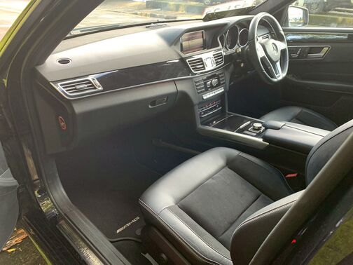 【友達追加の方法②】車両画像の2枚目のQRコードをLINEで読み込んで友達追加できます。