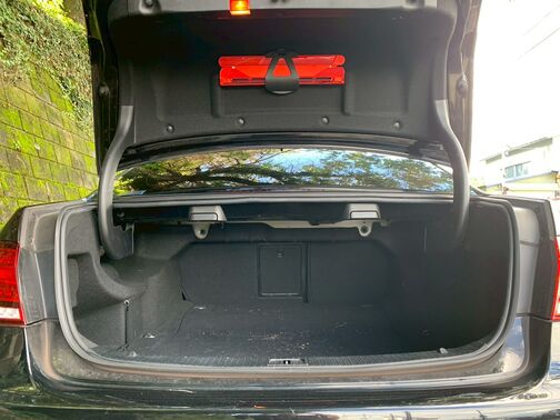 【友達追加の方法①】LINEで「@391tycna」を検索して友達追加できます。