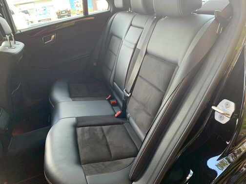 【友達追加の方法②】車両画像の2枚目のQRコードをLINEで読み込んで友達追加できます。