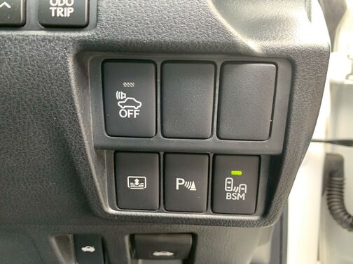 【友達追加の方法②】車両画像の2枚目のQRコードをLINEで読み込んで友達追加できます。