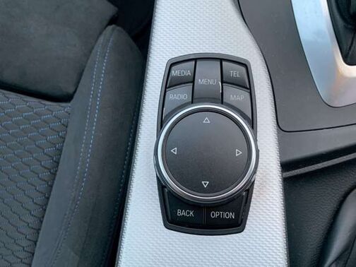 【お車探し】お客様のご要望に応じて、仕入れのプロがお客様と一緒にご希望のお車をお探しさせて頂くサービスをご提供しています。ご遠慮なくお申し出ください。