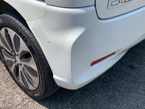 【友達追加の方法(2)】車両画像の2枚目のQRコードをLINEで読み込んで友達追加できます。