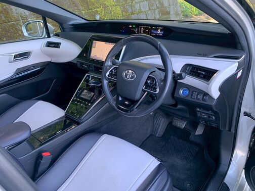 ご返信頂くと、当社の自社ローンの特徴について、詳しくご案内させて頂きますので、まずは公式LINEの友達登録をお願いします