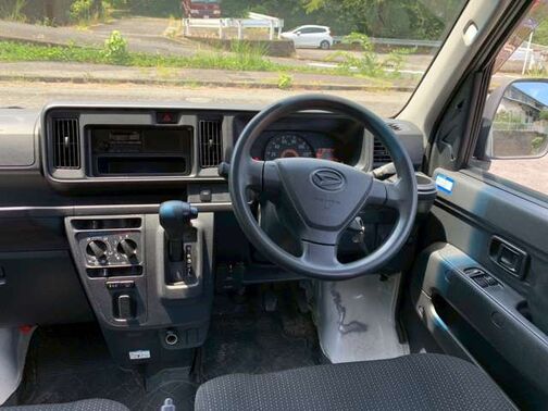 【応援】当店は、車が必要なのに様々な理由からオートローンの審査に通らず、購入できない方を応援しています。お気軽に仮審査をお申し込みください。