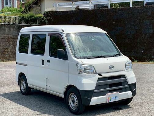 【友達追加の方法②】車両画像の2枚目のQRコードをLINEで読み込んで友達追加できます。