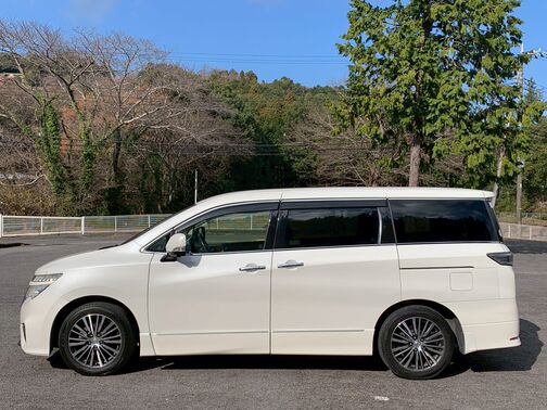 【お車探し】お客様のご要望に応じて、仕入れのプロがお客様と一緒にご希望のお車をお探しさせて頂くサービスをご提供しています。ご遠慮なくお申し出ください。