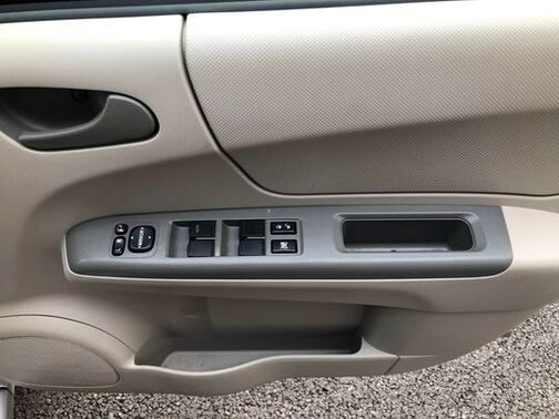 パワーウインドウ付でドアポケット収納もございます♪