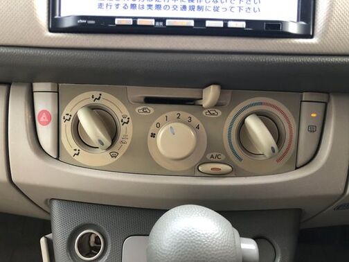 直感的に操作しやすいエアコンパネルです♪