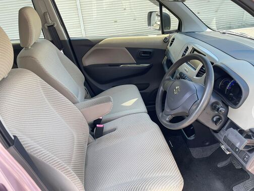 ベンチシートで広々空間★