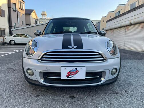 ボンネットストライプが映える、スポーティでおしゃれな一台です！