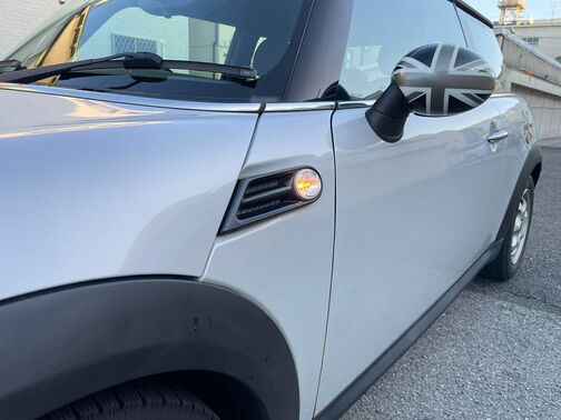 人気のユニオンジャック柄ミラー装着！細部までこだわりを感じるおしゃれなMINIです！