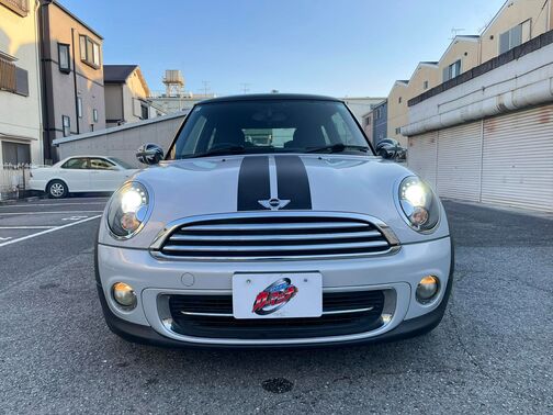 ライト点灯が映える！雰囲気抜群のMINIクーパー！