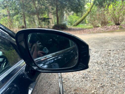 仮審査は公式LINEから簡単にお申し込み頂けます。LINEで上記QRコードを読み込んでお気軽にお申し込みください。LINE ID検索の場合は@567fslwuです。