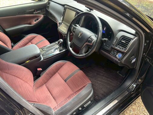 仮審査は公式LINEから簡単にお申し込み頂けます。LINEで上記QRコードを読み込んでお気軽にお申し込みください。LINE ID検索の場合は@567fslwuです。