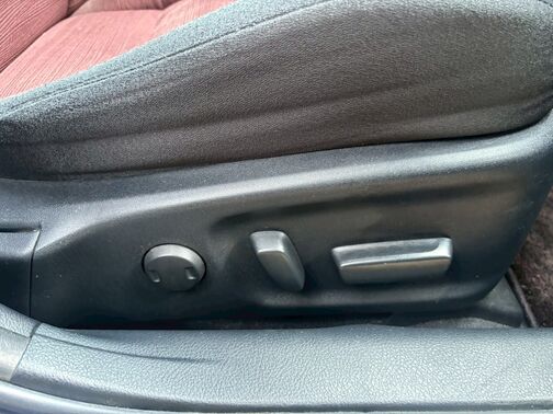 仮審査は公式LINEから簡単にお申し込み頂けます。LINEで上記QRコードを読み込んでお気軽にお申し込みください。LINE ID検索の場合は@567fslwuです。