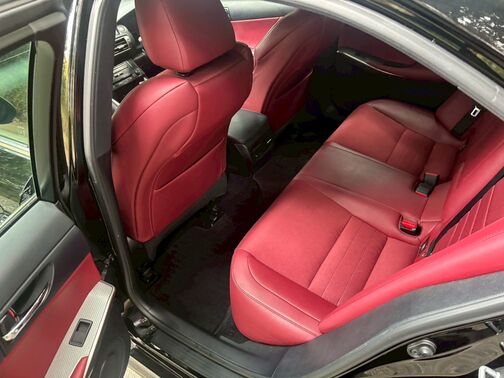 仮審査は公式LINEから簡単にお申し込み頂けます。LINEで上記QRコードを読み込んでお気軽にお申し込みください。LINE ID検索の場合は@567fslwuです。