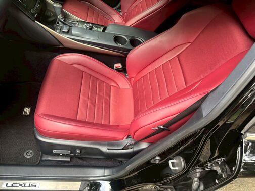 仮審査は公式LINEから簡単にお申し込み頂けます。LINEで上記QRコードを読み込んでお気軽にお申し込みください。LINE ID検索の場合は@567fslwuです。