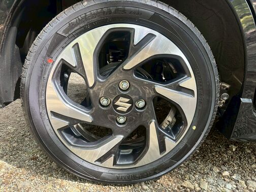 仮審査は公式LINEから簡単にお申し込み頂けます。LINEで上記QRコードを読み込んでお気軽にお申し込みください。LINE ID検索の場合は@567fslwuです。