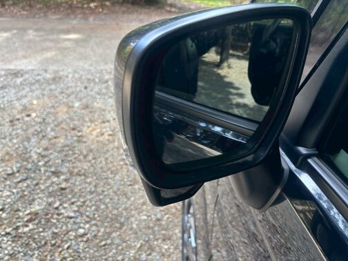 仮審査は公式LINEから簡単にお申し込み頂けます。LINEで上記QRコードを読み込んでお気軽にお申し込みください。LINE ID検索の場合は@567fslwuです。