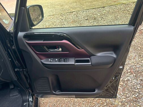 仮審査は公式LINEから簡単にお申し込み頂けます。LINEで上記QRコードを読み込んでお気軽にお申し込みください。LINE ID検索の場合は@567fslwuです。