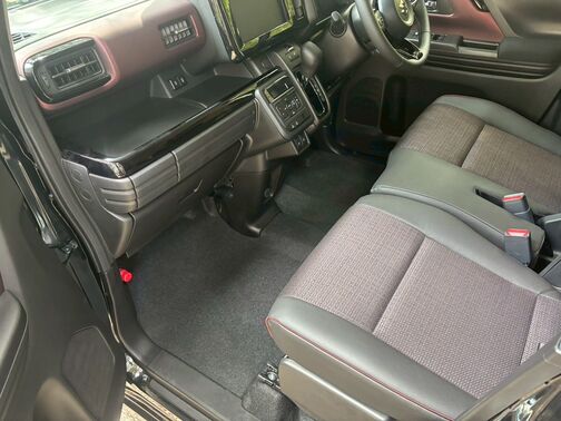 仮審査は公式LINEから簡単にお申し込み頂けます。LINEで上記QRコードを読み込んでお気軽にお申し込みください。LINE ID検索の場合は@567fslwuです。