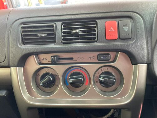 直感的に操作しやすいエアコンパネルです♪