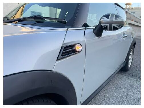 人気のユニオンジャック柄ミラー装着！細部までこだわりを感じるおしゃれなMINIです！