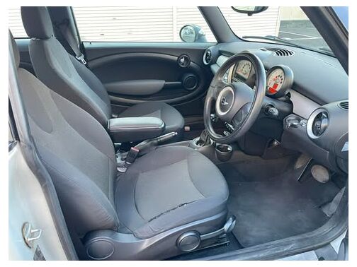 運転する楽しさを感じられる、MINIらしいおしゃれなコックピット！