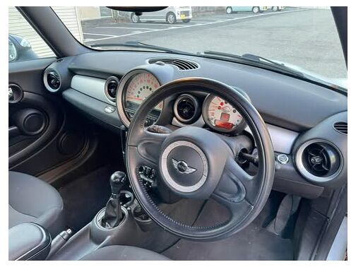 デザイン性の高いおしゃれな運転席♪乗るたび気分が上がります！