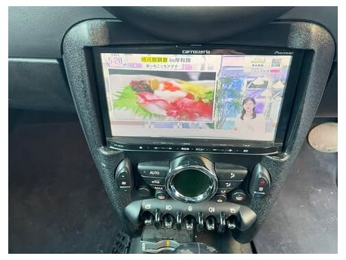 ナビ付でそのまま使えます♪おしゃれなセンターパネルもポイント！