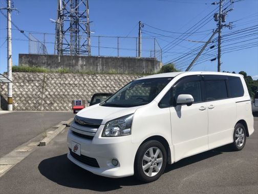 国産車 トヨタ ノア 自社ローン専門 中古車販売 カーマッチ