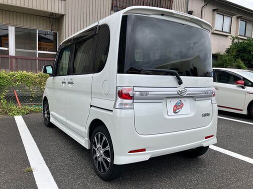 国産車 :: ダイハツ :: タントカスタム☆ベンチシート☆フラットシート