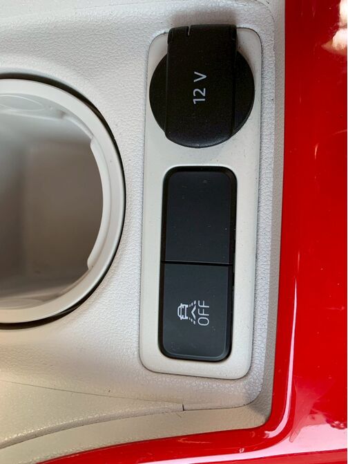 【廃車の無料引取り】当社は他社で購入された場合でも走行不能車や廃車の無料引き取り大歓迎です。「LINEでお問い合わせ」から車検証・車両の写真とご希望金額をお送りください